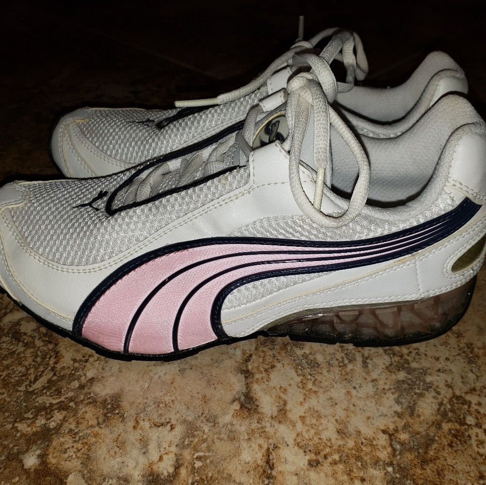 Women's Puma athletic shoes sz 6.5
